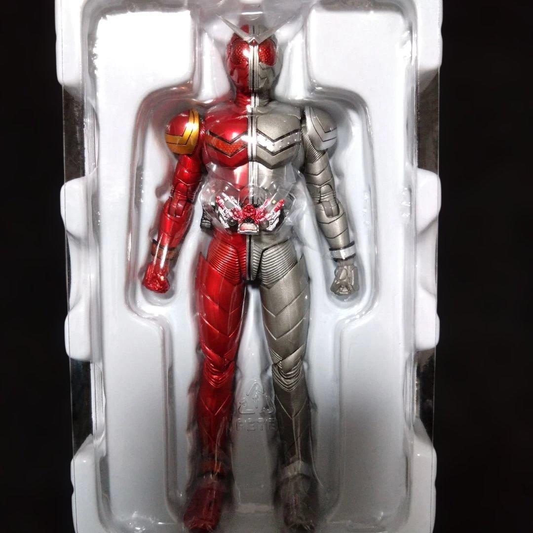 S.H.Figuarts(真骨彫製法) 仮面ライダーW ヒートメタル