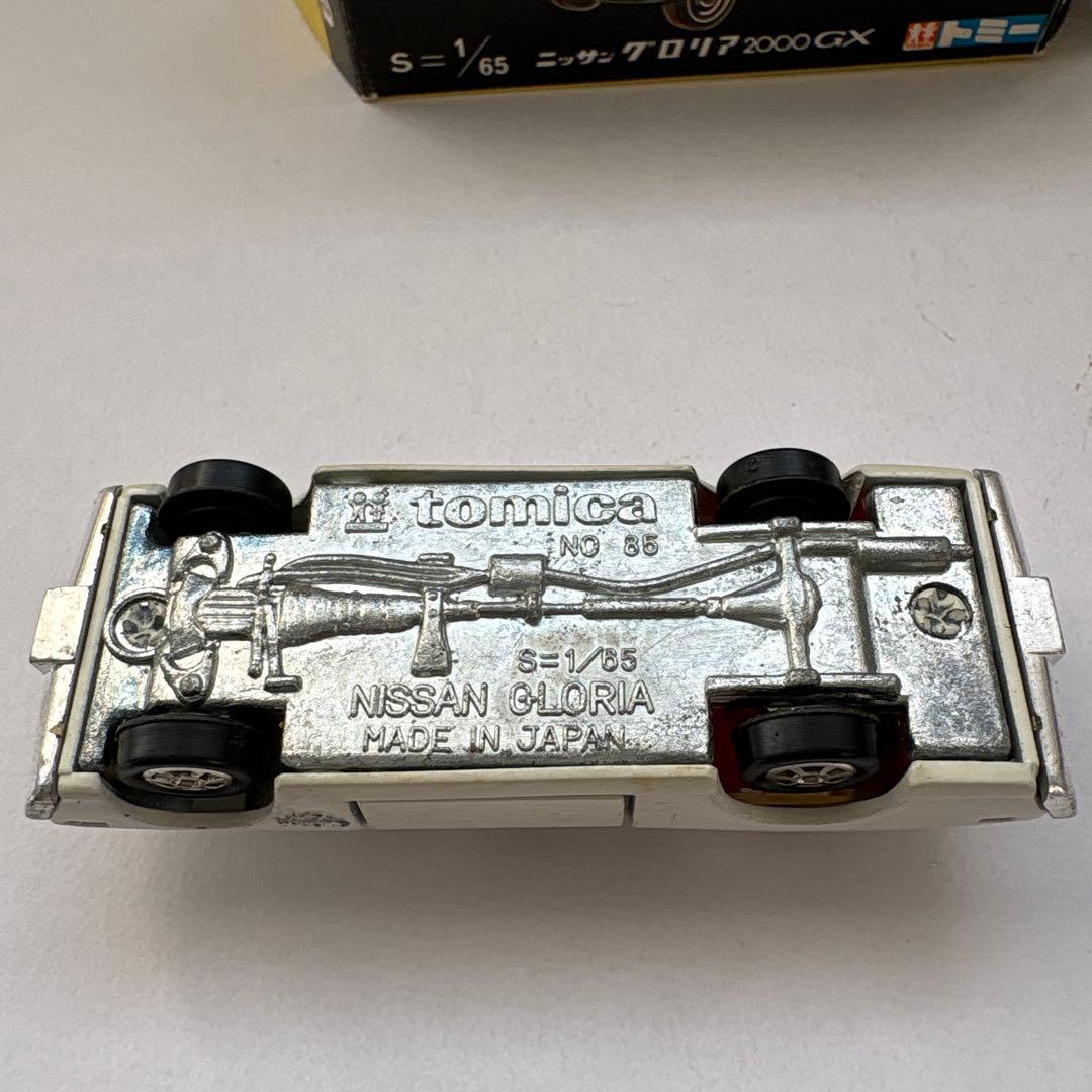トミカ　ニッサン　グロリア2000GX 黒箱