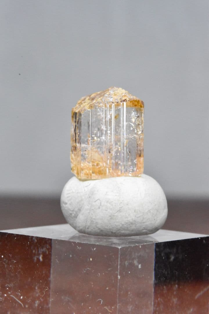 パキスタン カトラン産 インペリアルトパーズ原石02