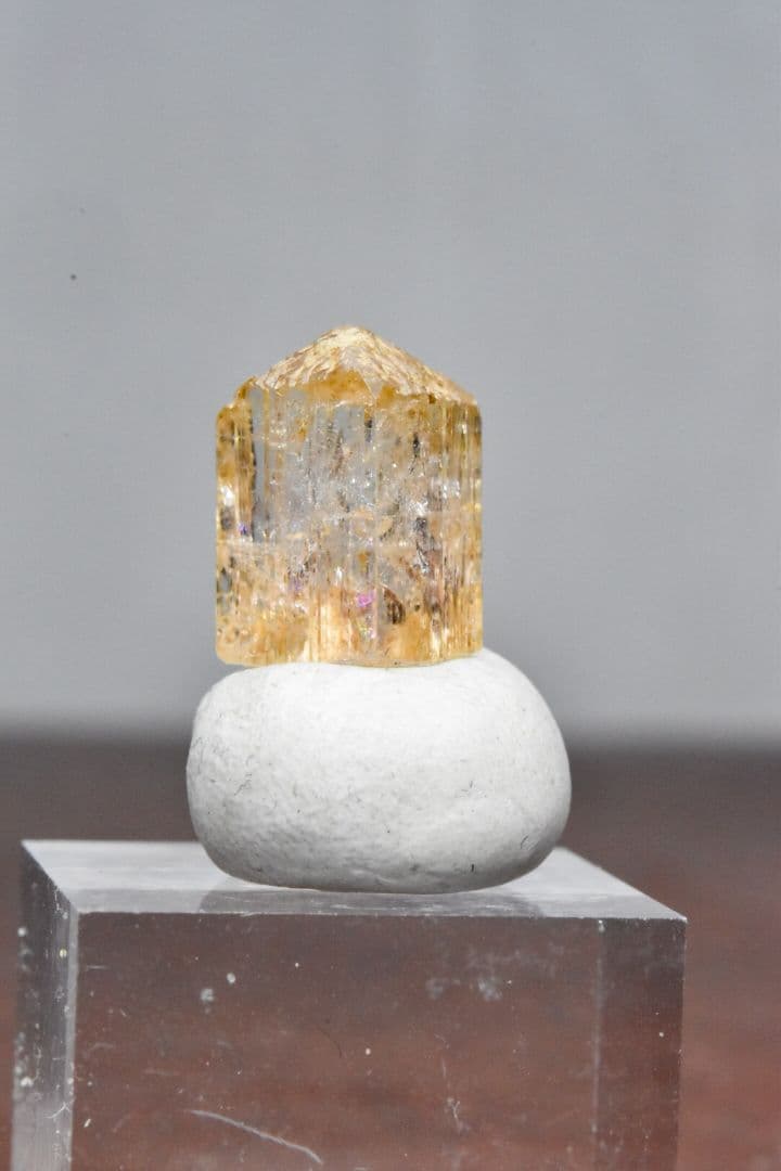 パキスタン カトラン産 インペリアルトパーズ原石02