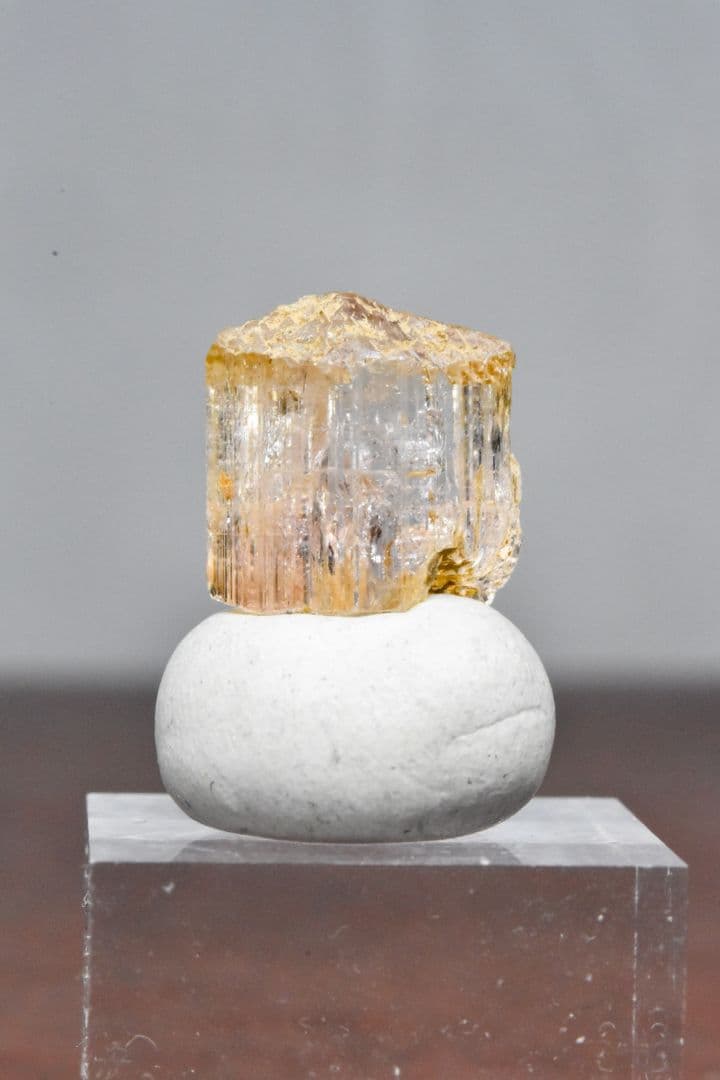 パキスタン カトラン産 インペリアルトパーズ原石02