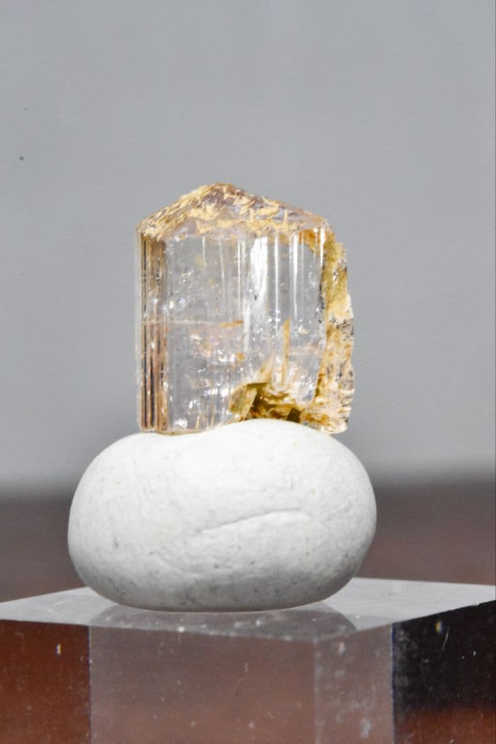 パキスタン カトラン産 インペリアルトパーズ原石02