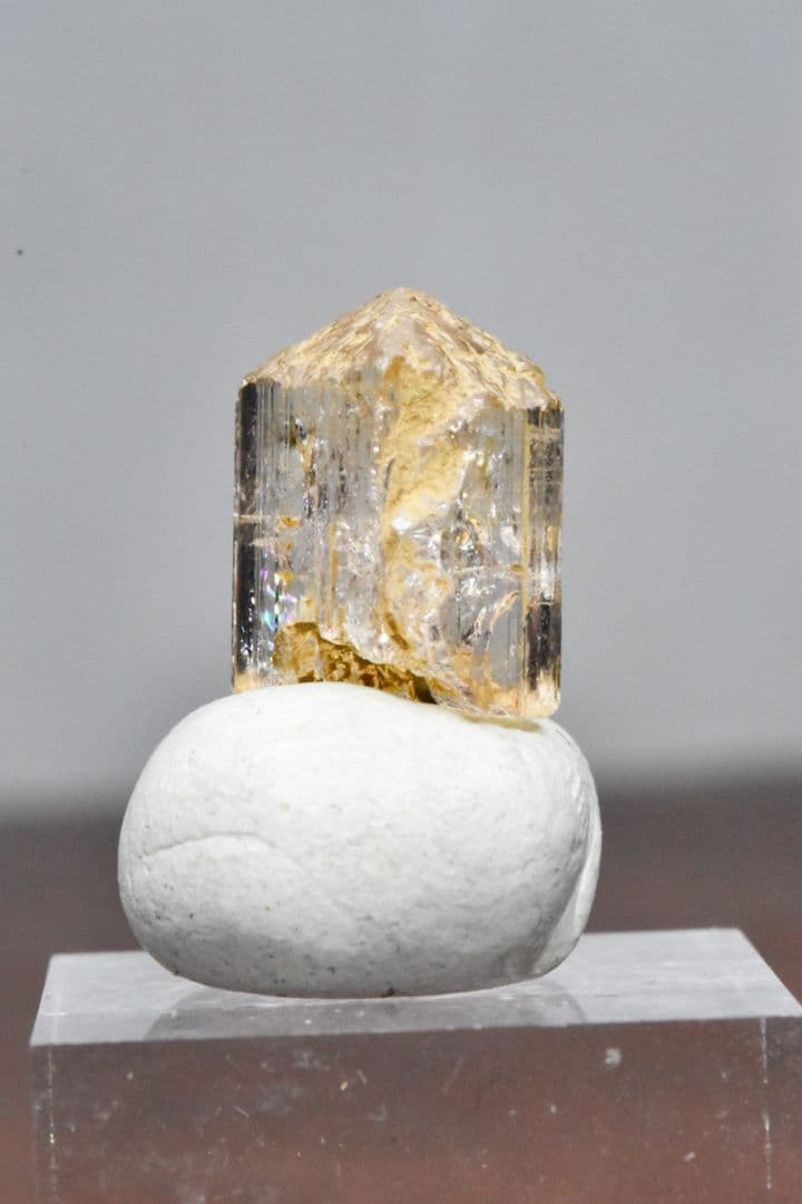 パキスタン カトラン産 インペリアルトパーズ原石02