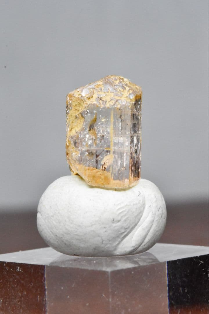 パキスタン カトラン産 インペリアルトパーズ原石02