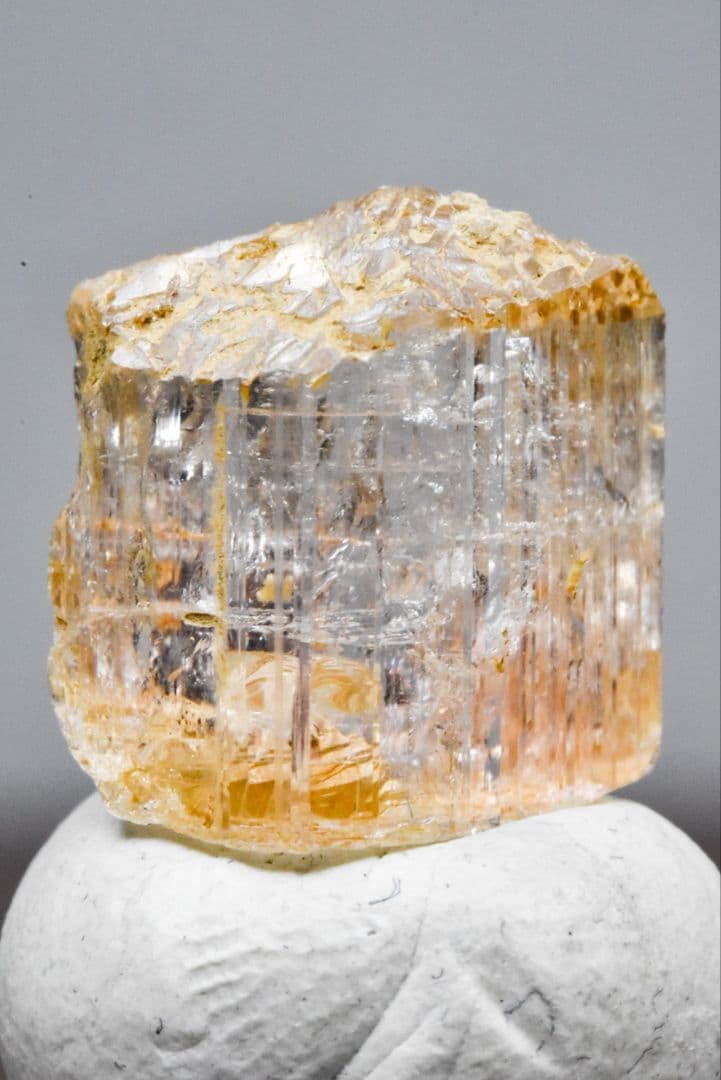 パキスタン カトラン産 インペリアルトパーズ原石02