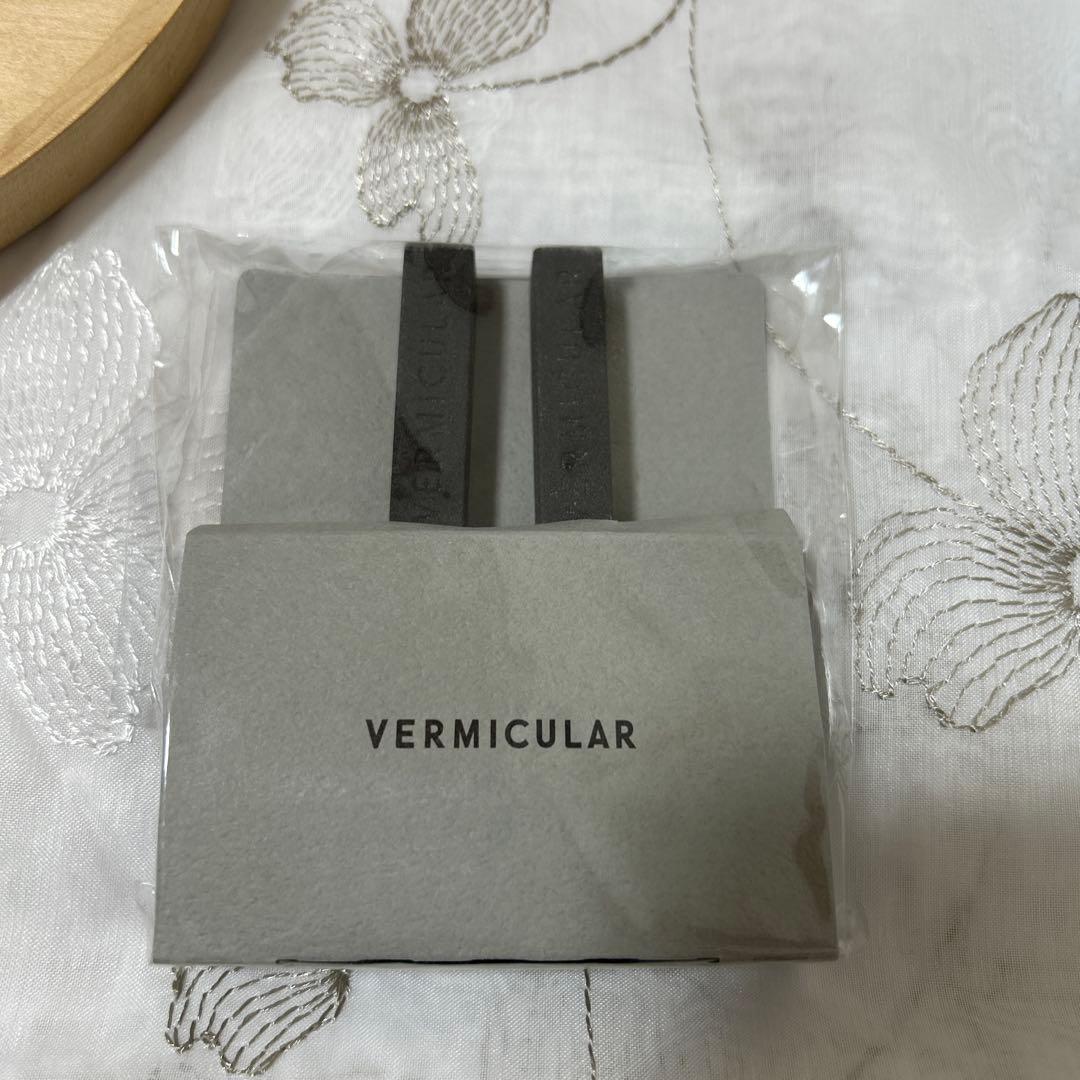 バーミキュラ　鍋敷き20cm用ホワイトハードメープル。ピンク　箸置き付