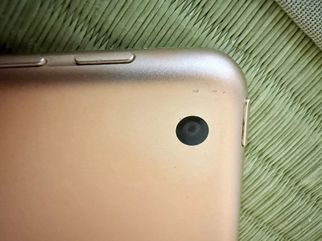 Apple iPad 第6世代　A1893