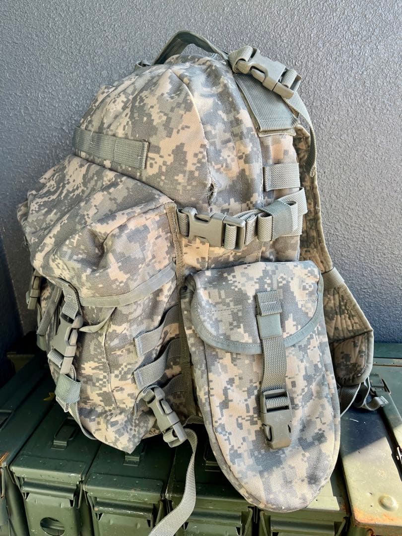 米軍放出品MOLLE2アサルトパック リュック バックパック ショベルポーチ付き