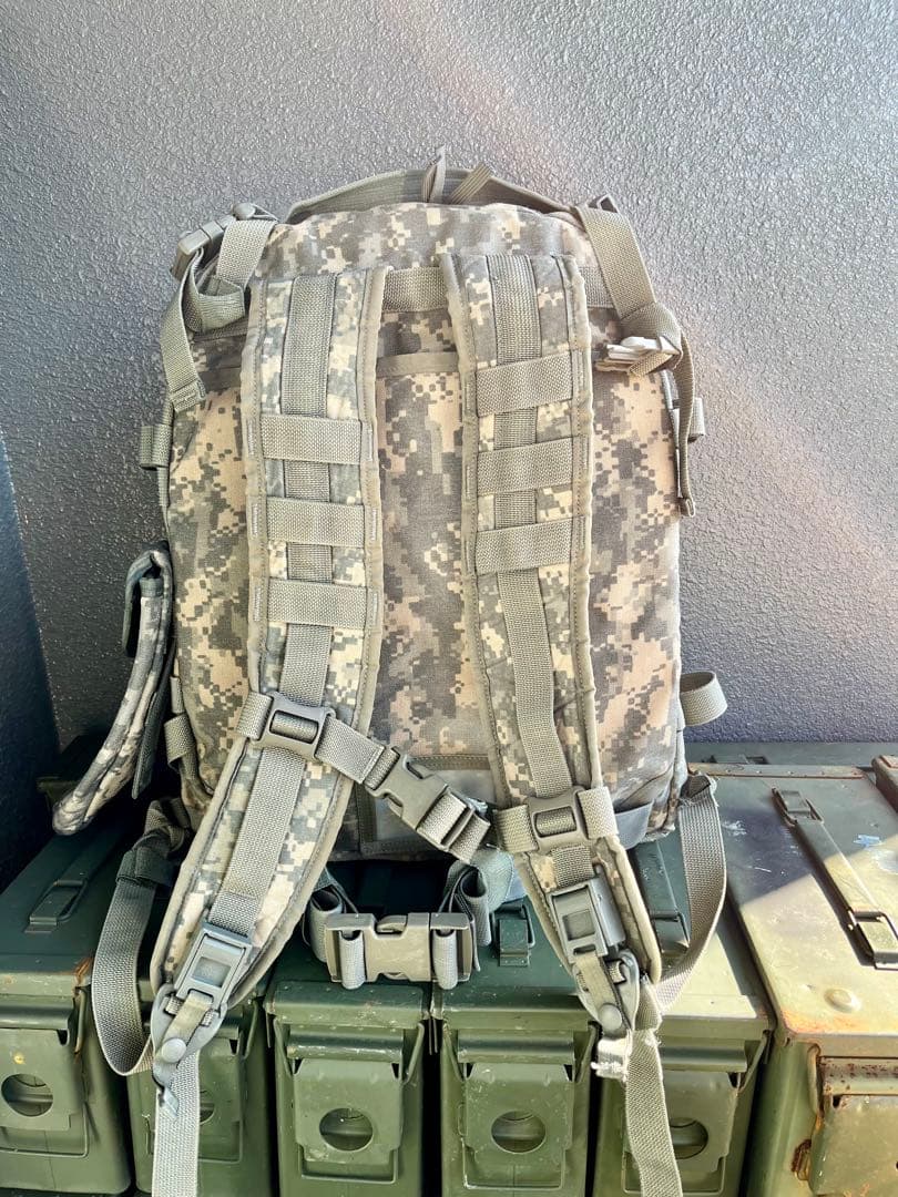 米軍放出品MOLLE2アサルトパック リュック バックパック ショベルポーチ付き