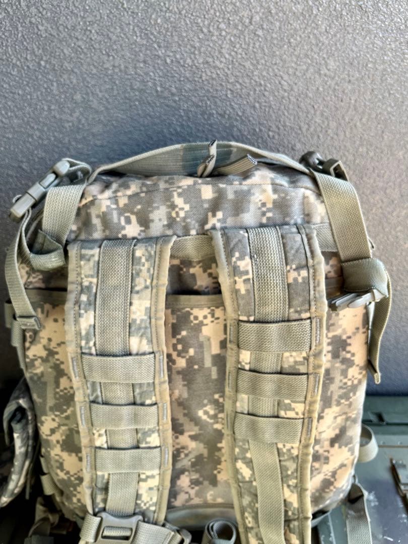 米軍放出品MOLLE2アサルトパック リュック バックパック ショベルポーチ付き