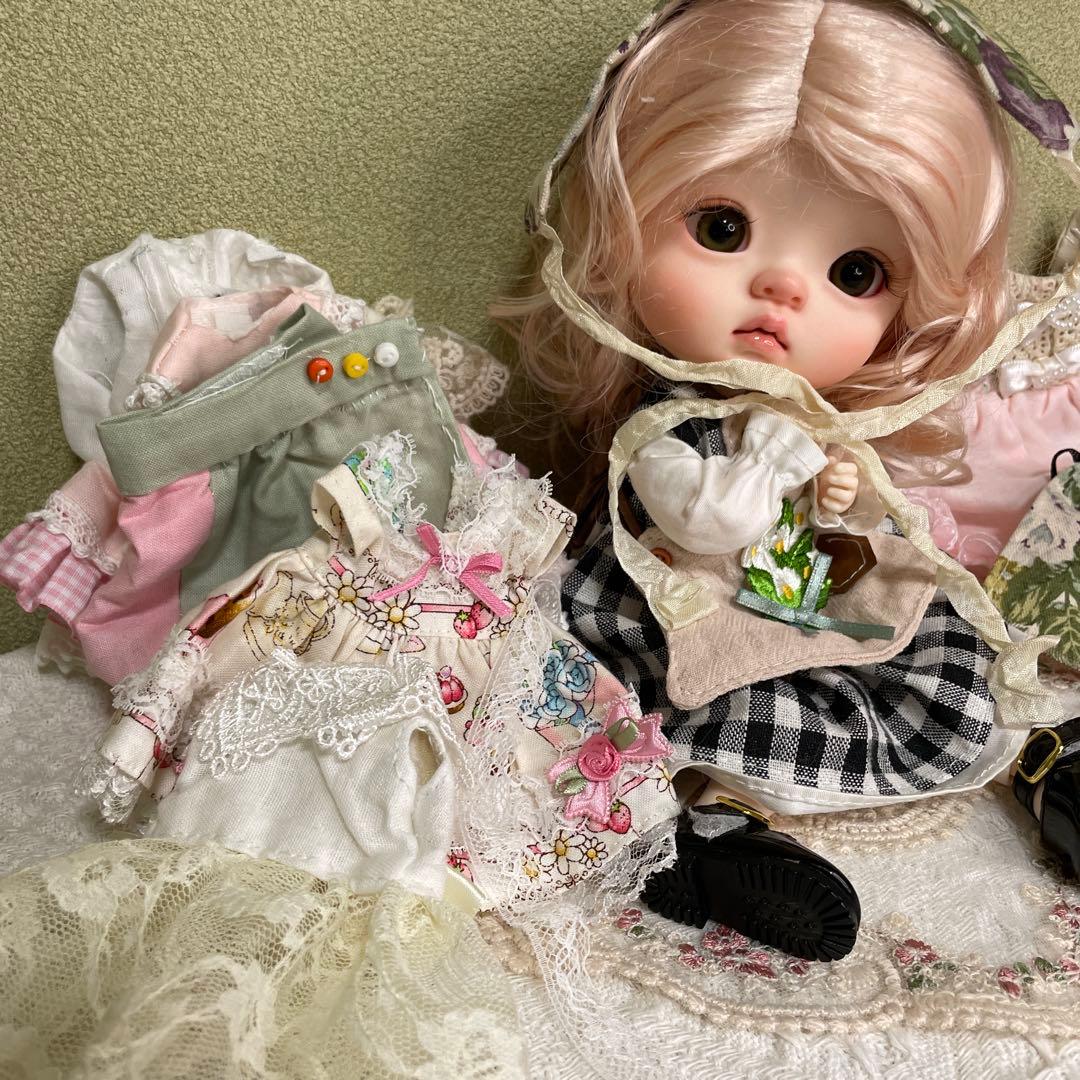 ドールと着せ替え服セット