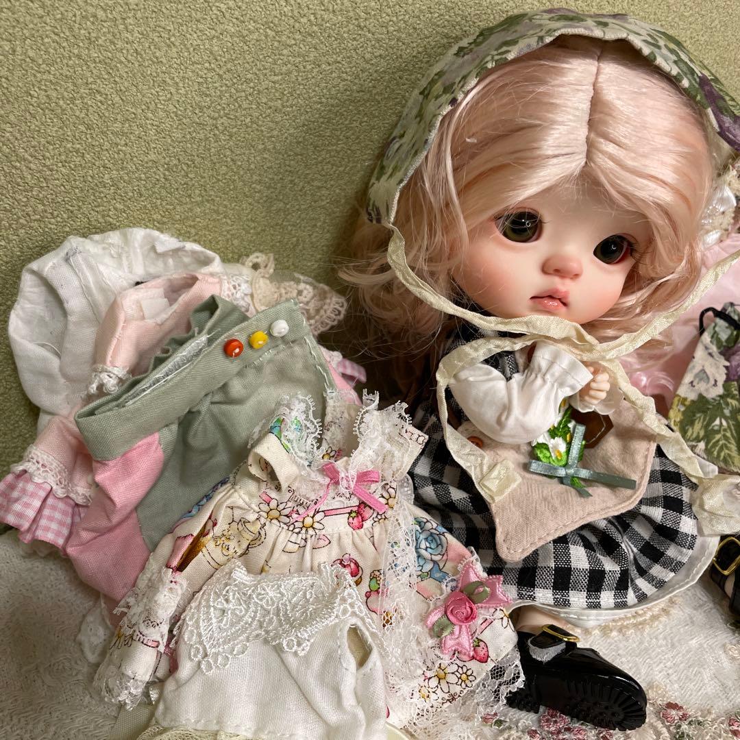 ドールと着せ替え服セット