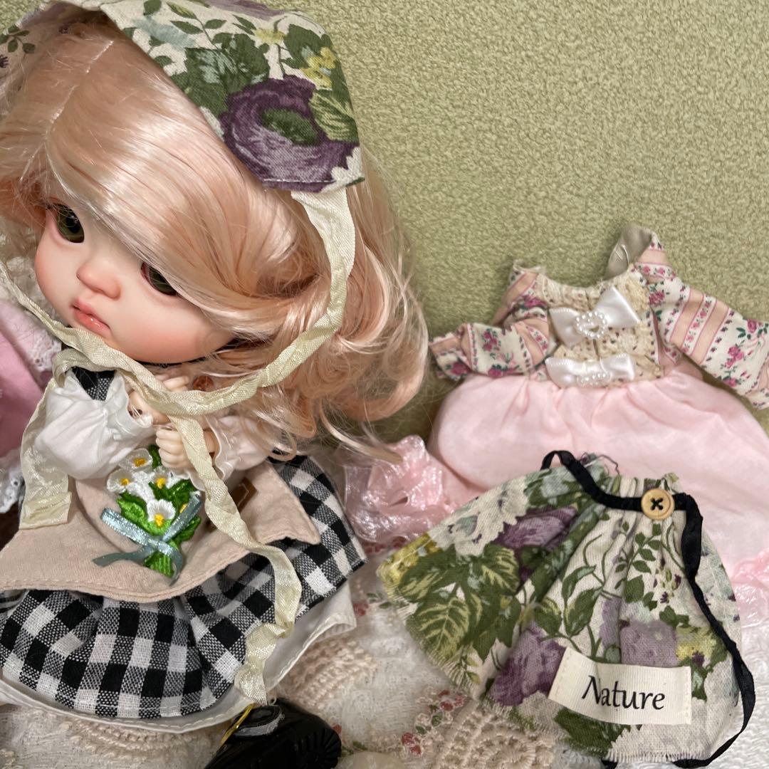 ドールと着せ替え服セット