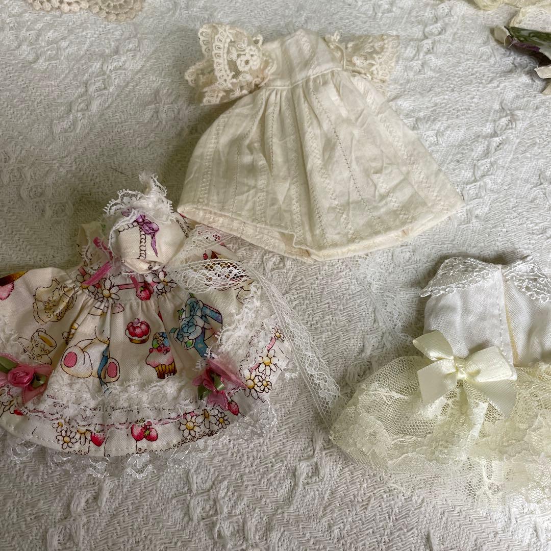 ドールと着せ替え服セット