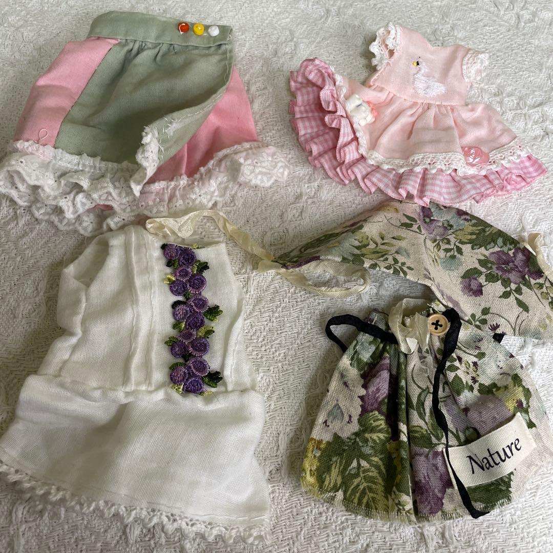 ドールと着せ替え服セット