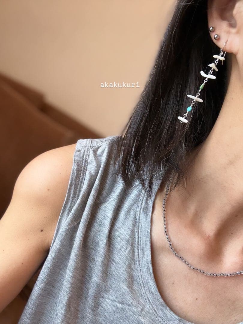 さざれ白珊瑚とターコイズのロングピアス