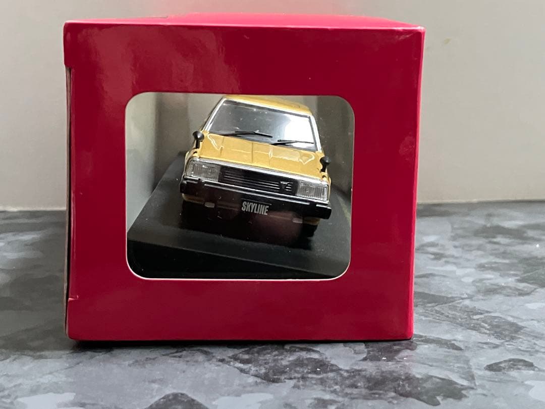 アオシマ DISM スカイライン HT 2000 GT-ES ゴールデンカー