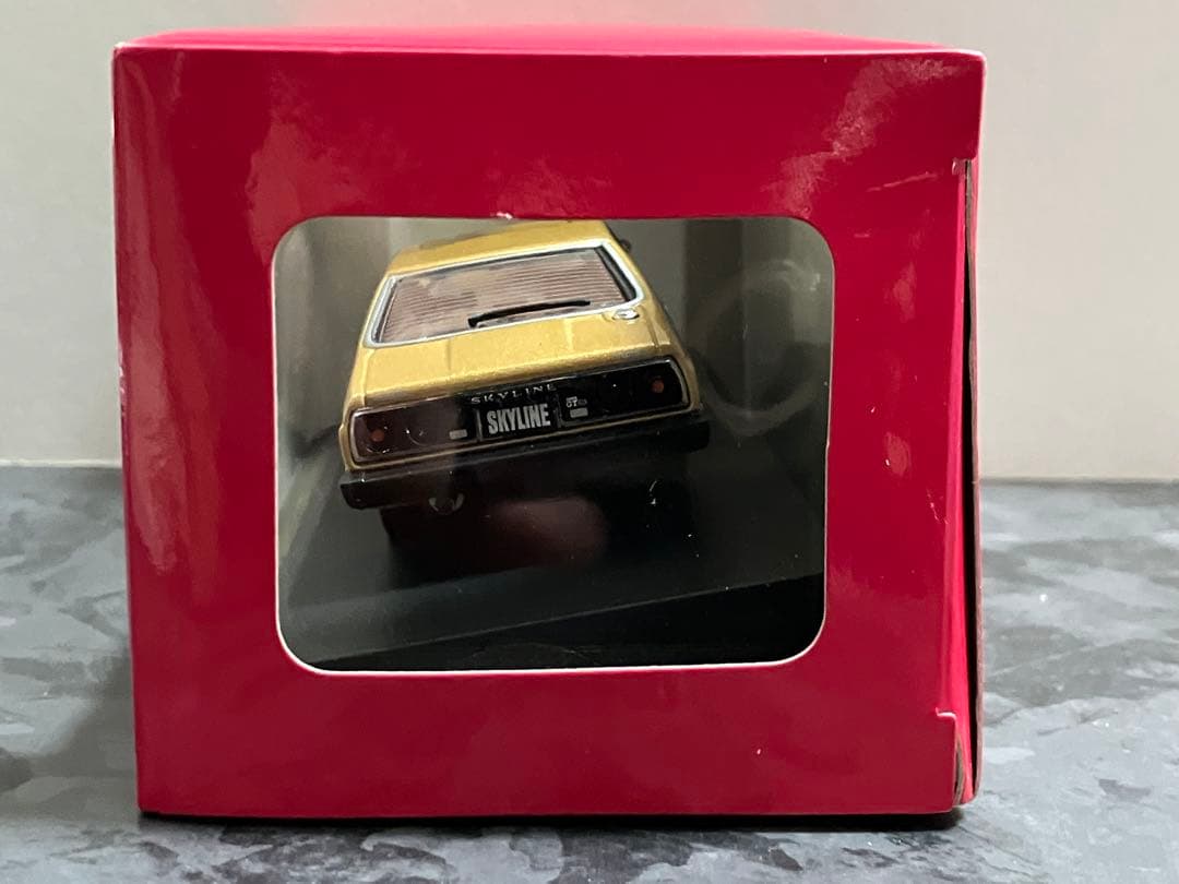 アオシマ DISM スカイライン HT 2000 GT-ES ゴールデンカー