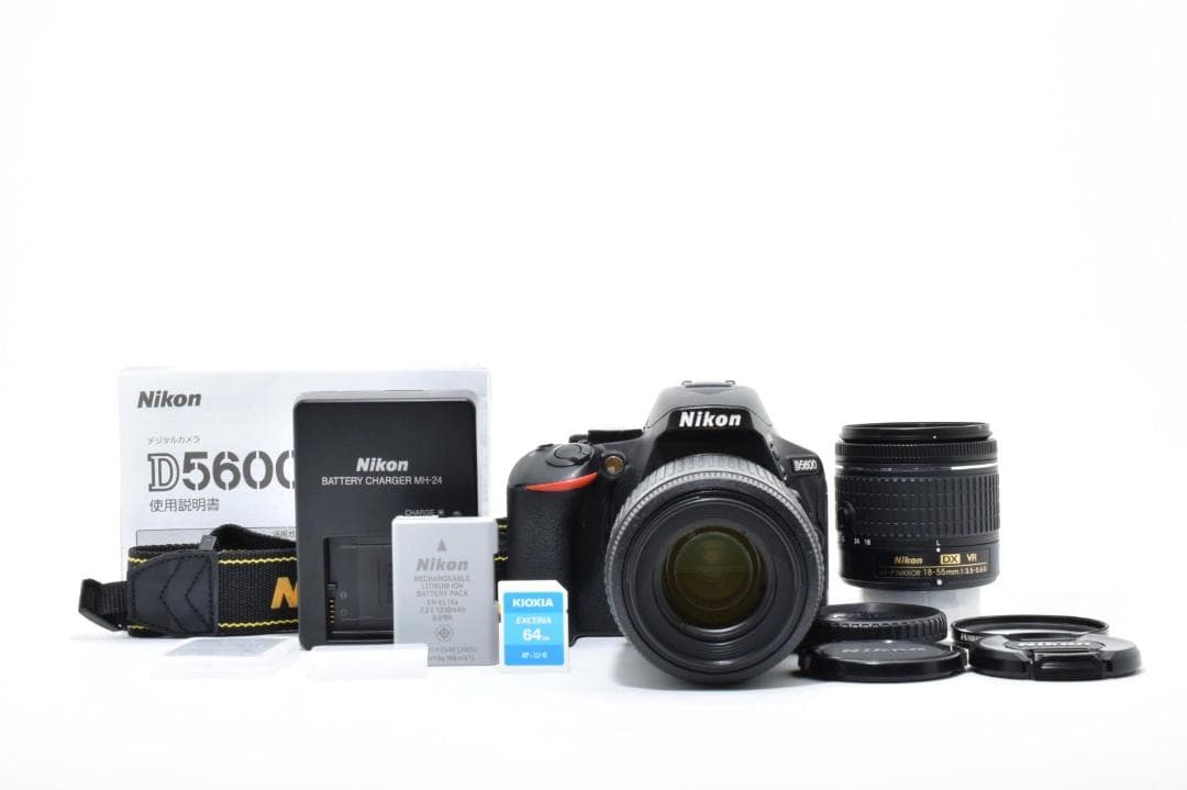 美品 ニコン NIKON D5600 ダブルズームキット デジタル一眼レフカメラ