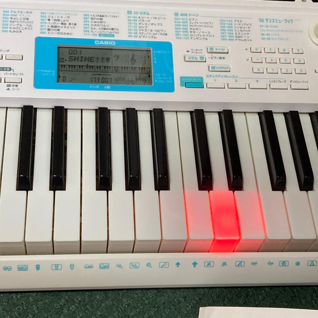 CASIO LK-128 ホワイト電子キーボード 電子オルガン