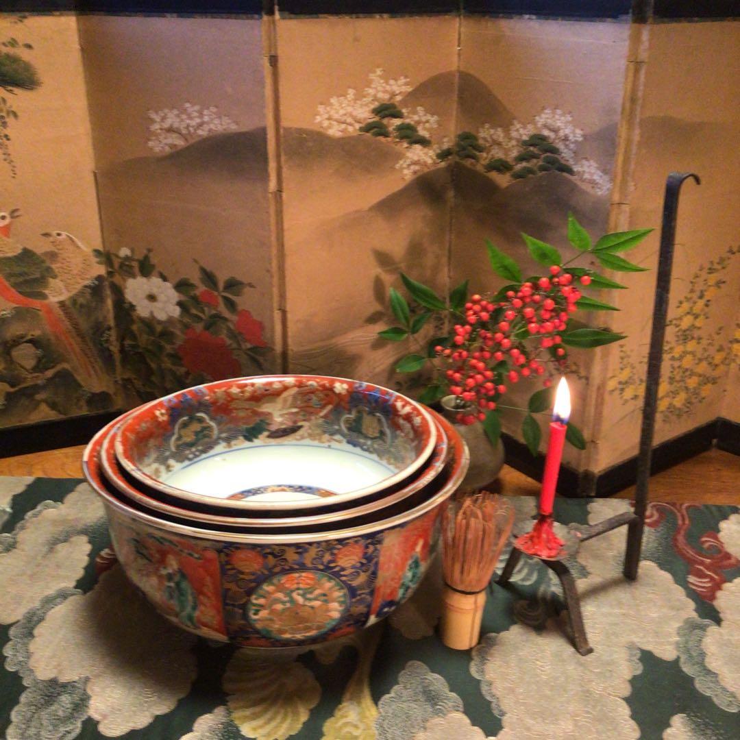 A897 大聖寺伊万里　波兎　竹林賢人　宝尽紋様　赤絵三鉢　『大明萬暦年製』