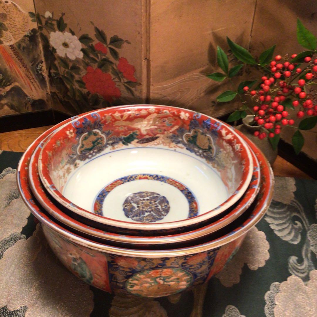 A897 大聖寺伊万里　波兎　竹林賢人　宝尽紋様　赤絵三鉢　『大明萬暦年製』