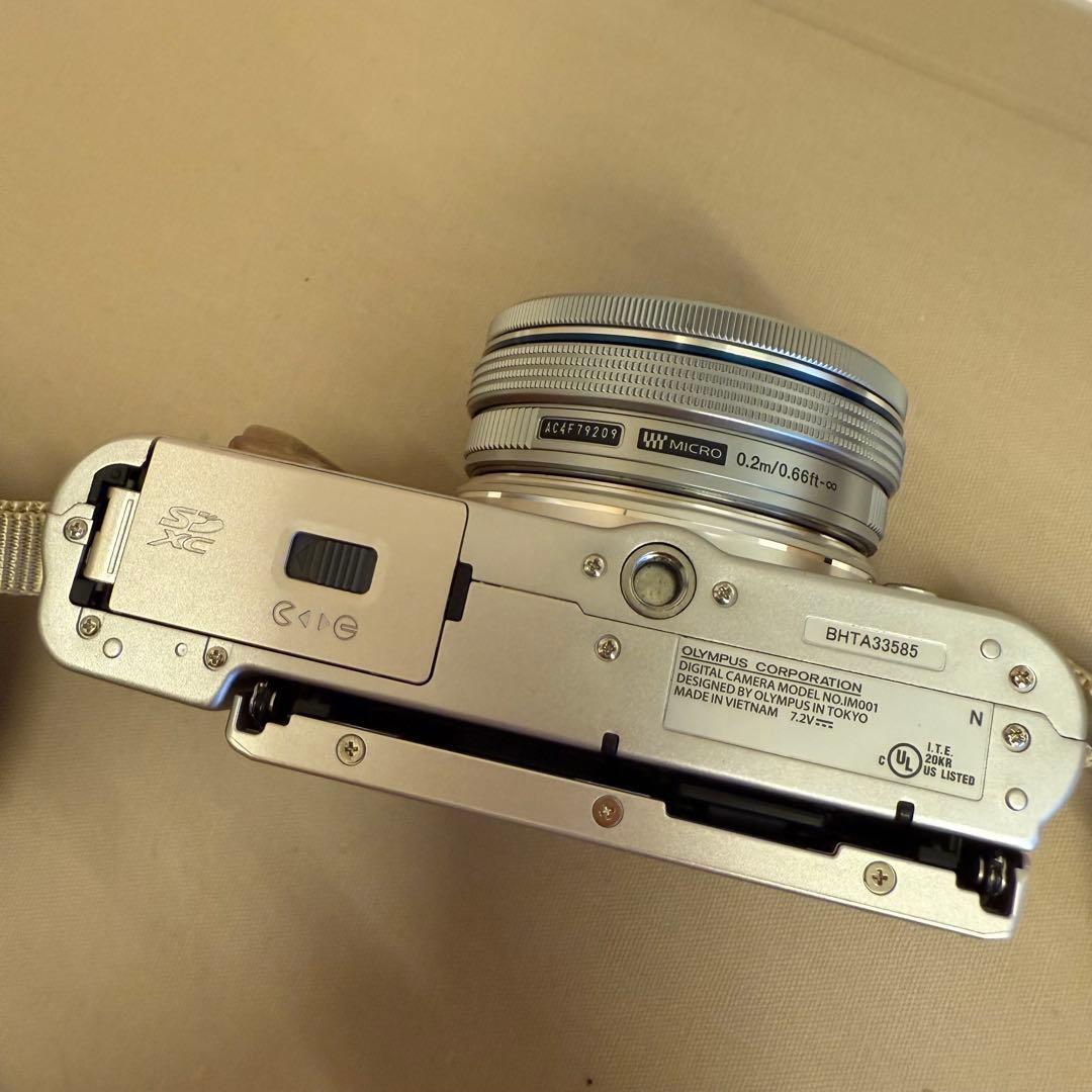 オリンパス　　pen e pl8 カバー　バッテリー　充電器　レンズ　カメラ