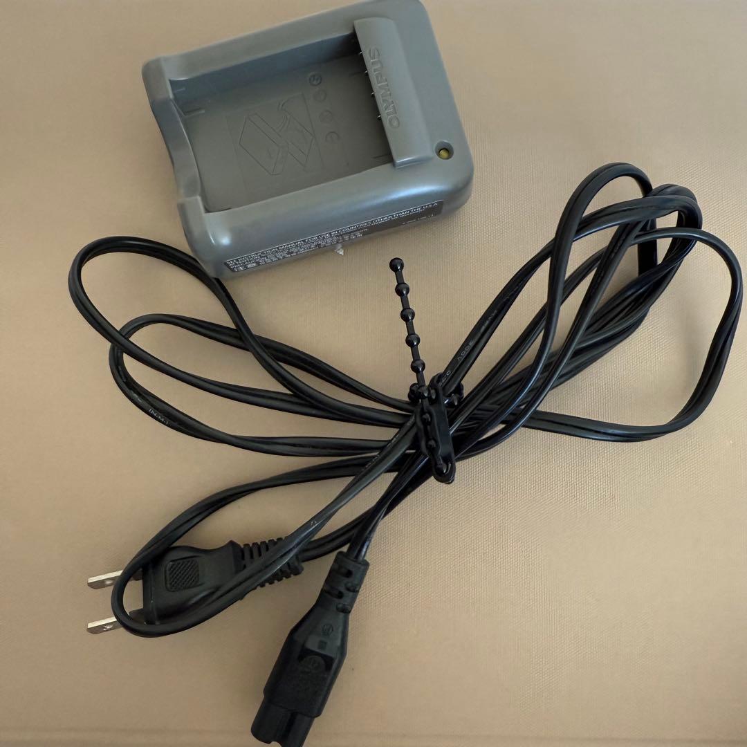 オリンパス　　pen e pl8 カバー　バッテリー　充電器　レンズ　カメラ