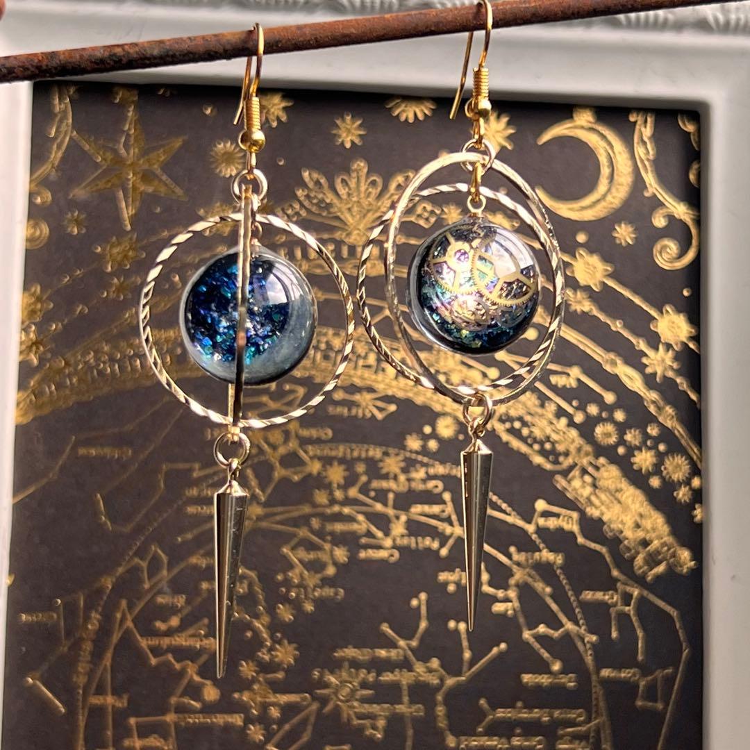 三日月サンセットと魔法陣天球儀の歯車スチームパンク ピアス　イヤリング