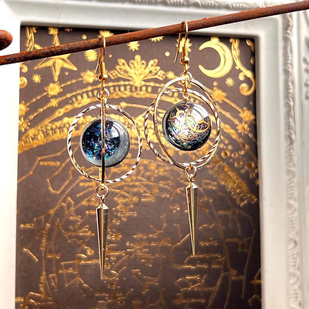 三日月サンセットと魔法陣天球儀の歯車スチームパンク ピアス　イヤリング