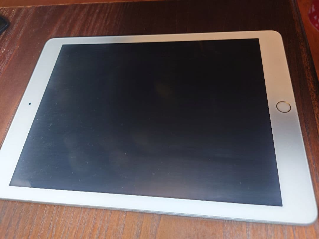 Apple iPad (第6世代) 32GB シルバー　MR7G2J/A