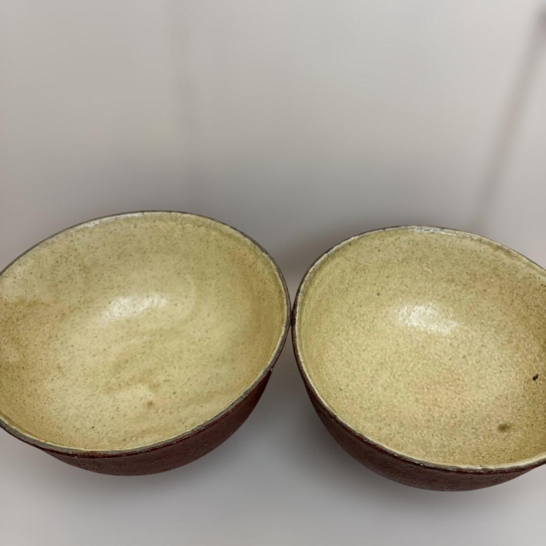作家物　赤錆色とクリーム色の飯碗2個セット