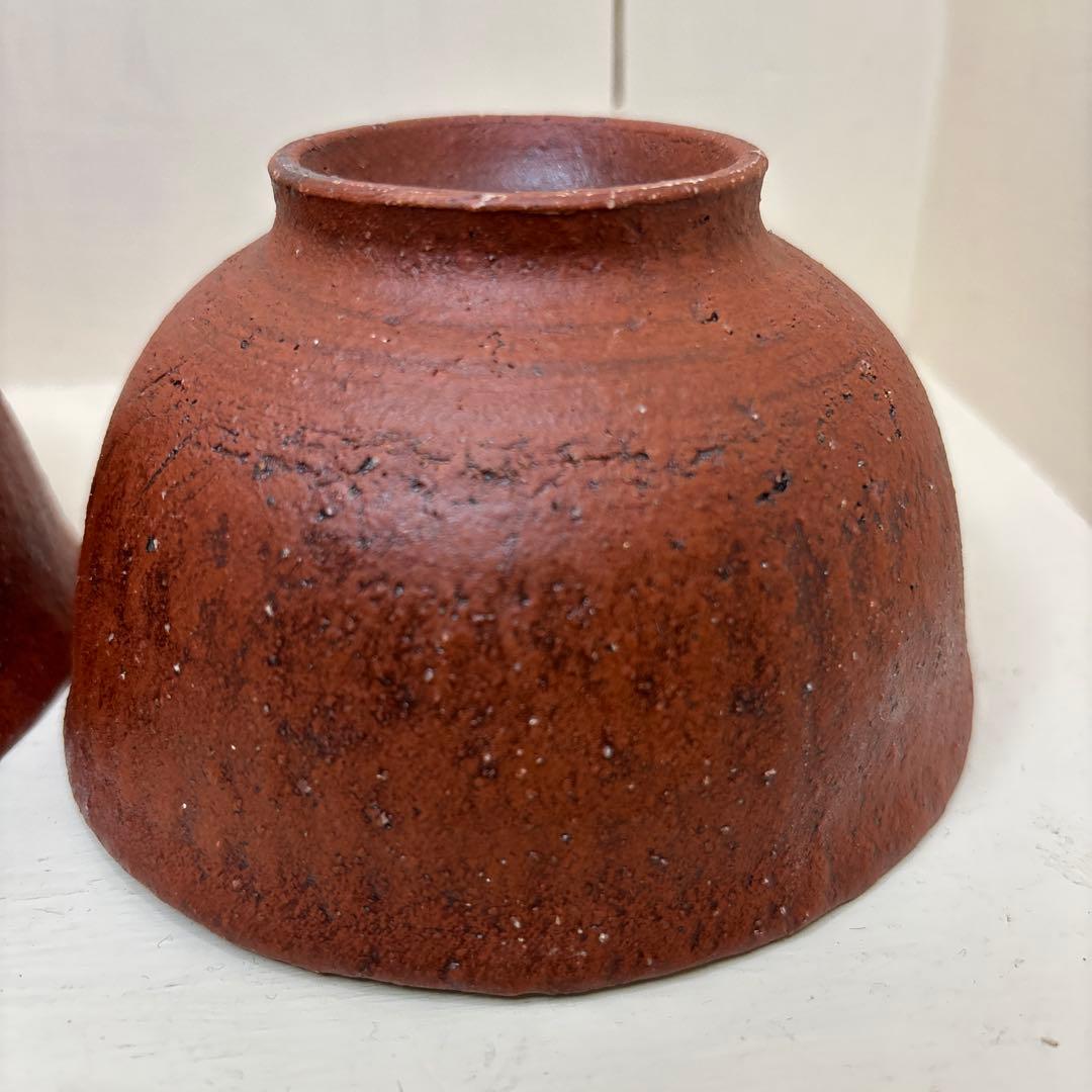 作家物　赤錆色とクリーム色の飯碗2個セット