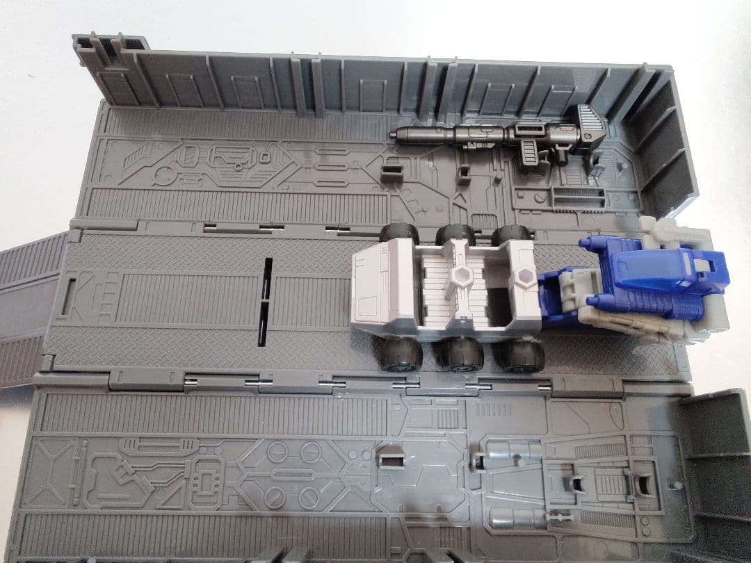 トランスフォーマー スタジオシリーズ SS142 オプティマスプライム