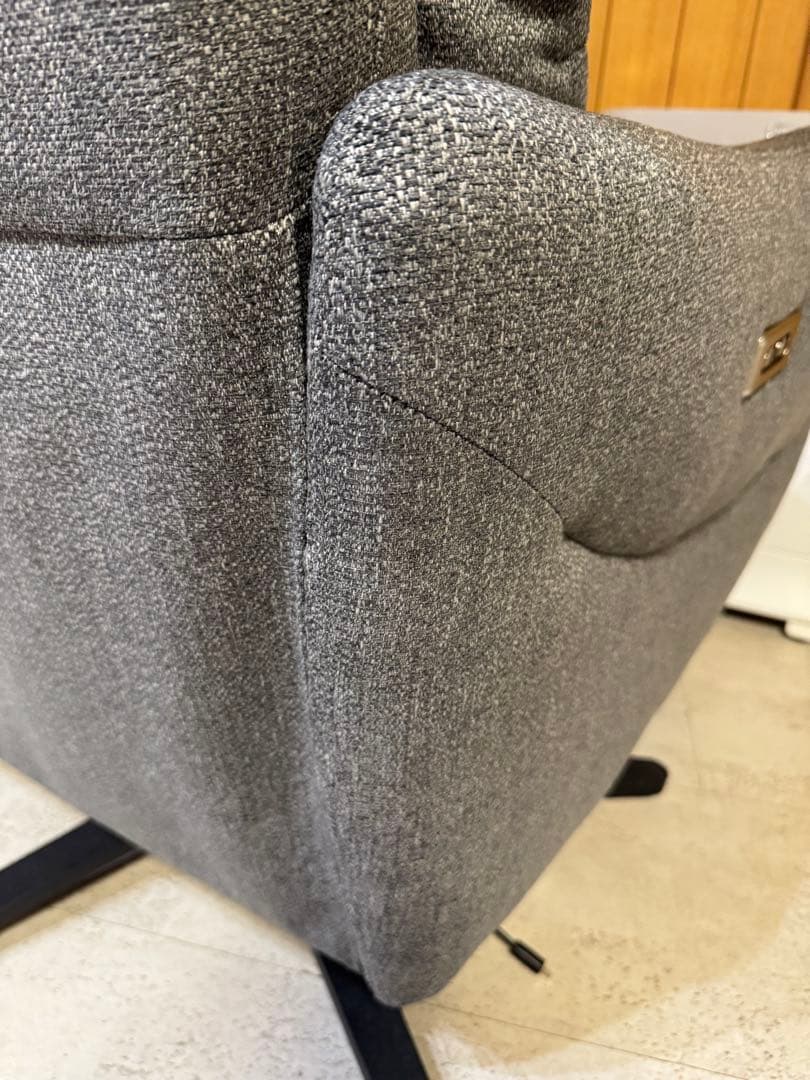 こ*じ様 [送料込] 2023年冬購入 ニトリ電動1人掛けソファ グレー ファブ