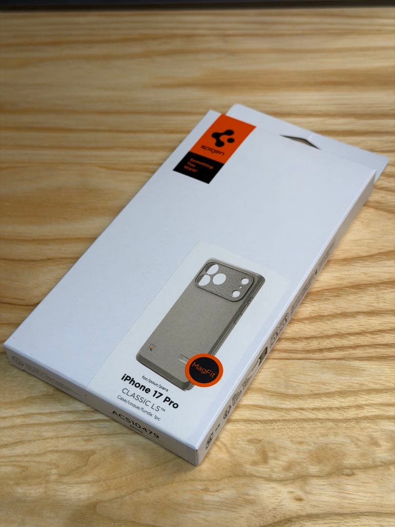 Spigen iPhone 17 Pro ケース 初代Mac風 ACS10479