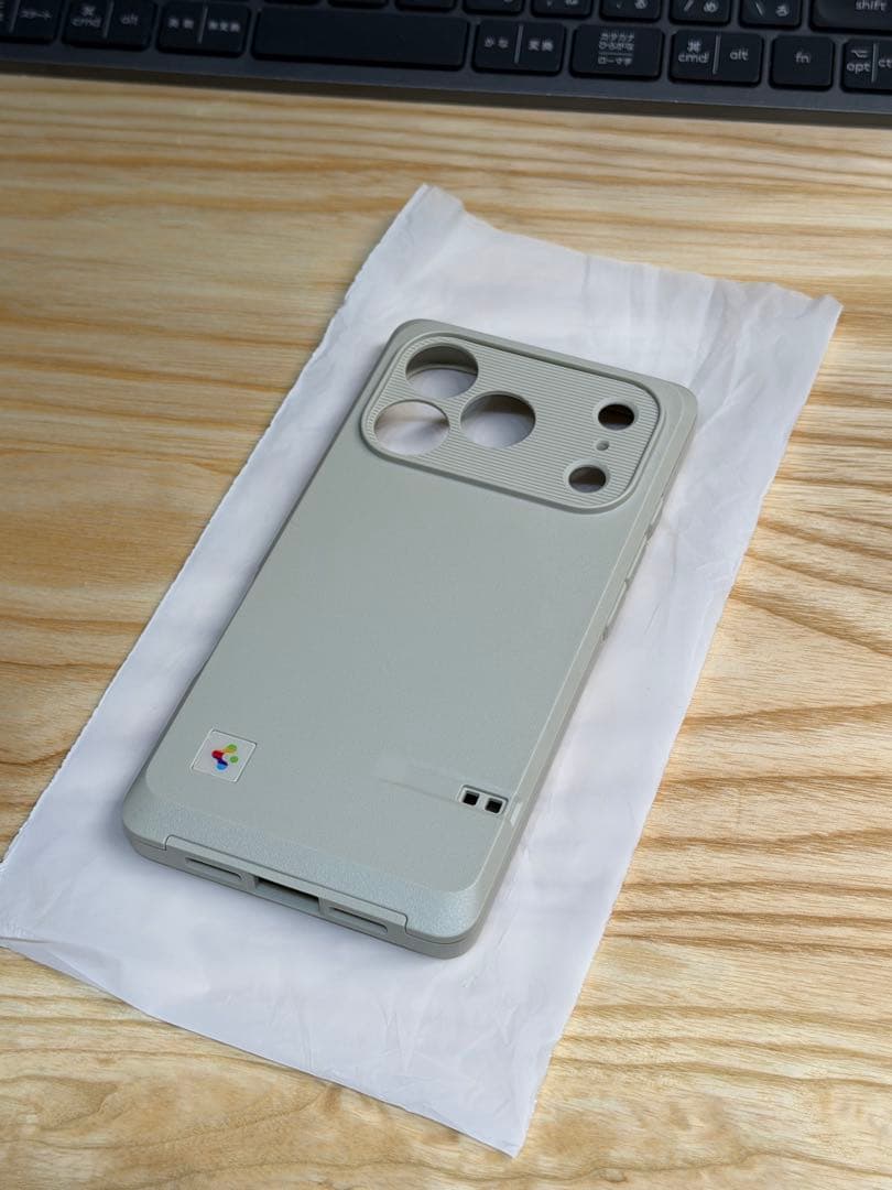 Spigen iPhone 17 Pro ケース 初代Mac風 ACS10479