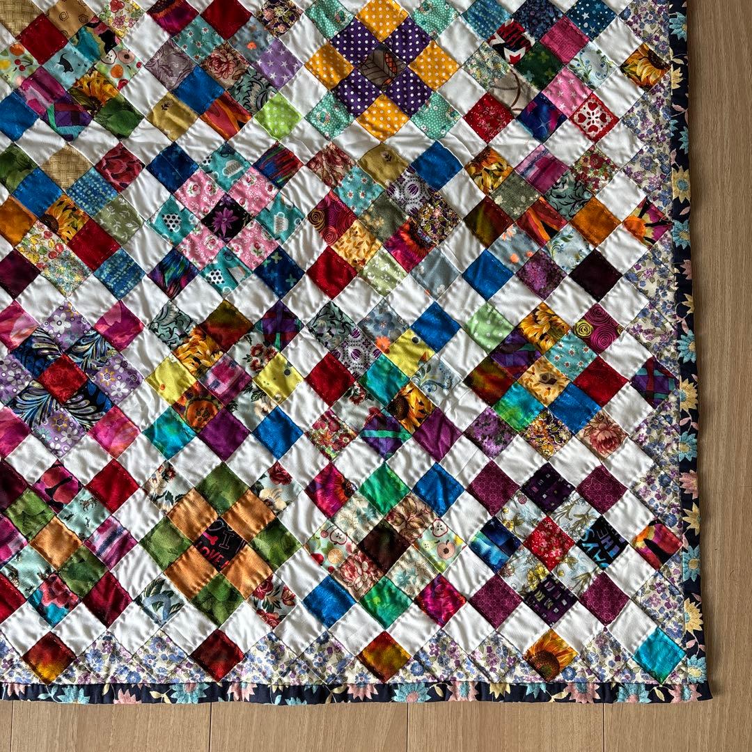 ハンドメイド キルトパッチワーク 四角つなぎタペストリー