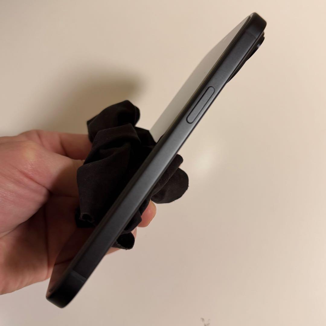 ダ*ア様 極美品 iPhone15 128GB ブラック SIMフリー