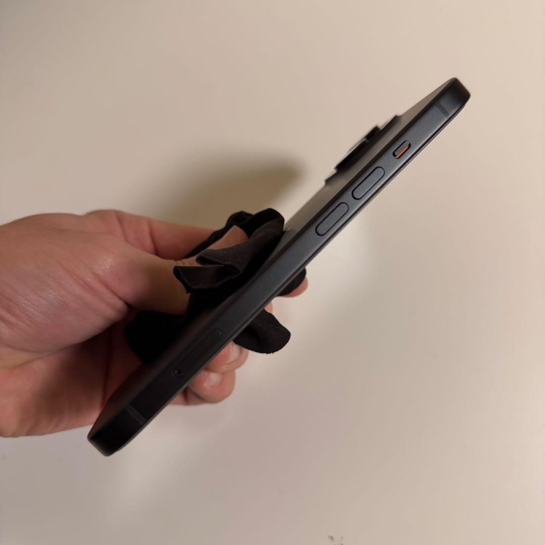 ダ*ア様 極美品 iPhone15 128GB ブラック SIMフリー