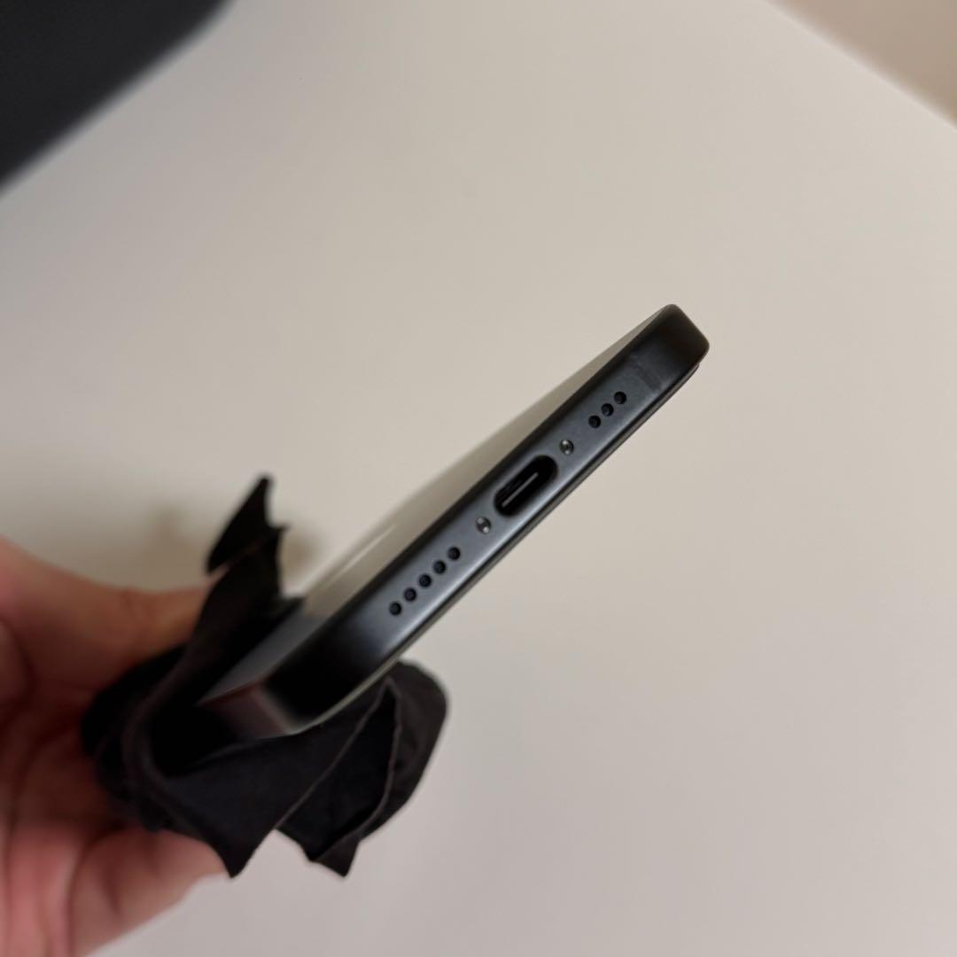 ダ*ア様 極美品 iPhone15 128GB ブラック SIMフリー