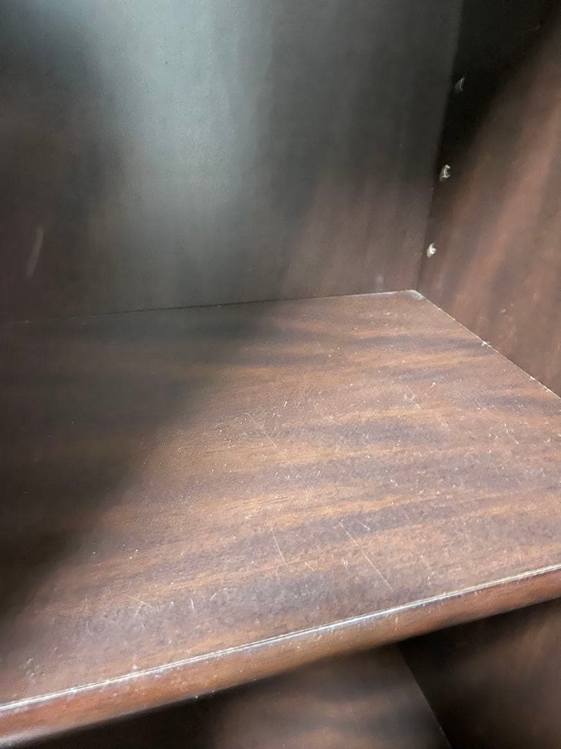 全面ガラス　木製ガラス扉キャビネット ダークブラウン　下段に引き出し