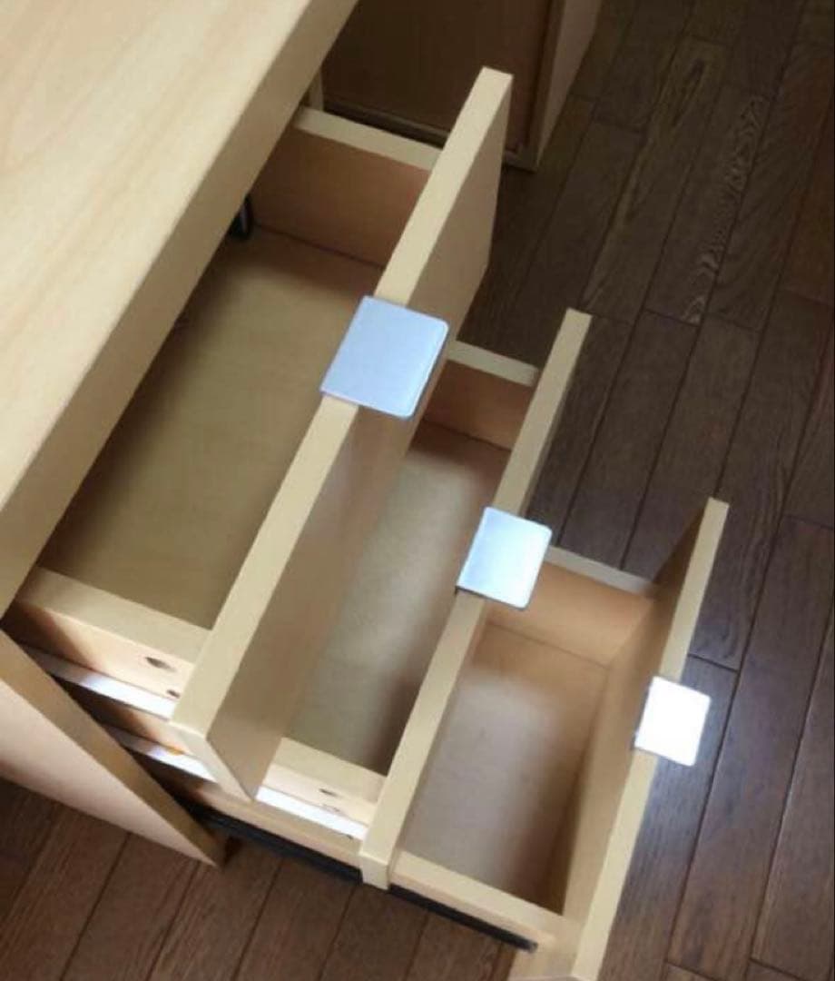 全面ガラス　木製ガラス扉キャビネット ダークブラウン　下段に引き出し