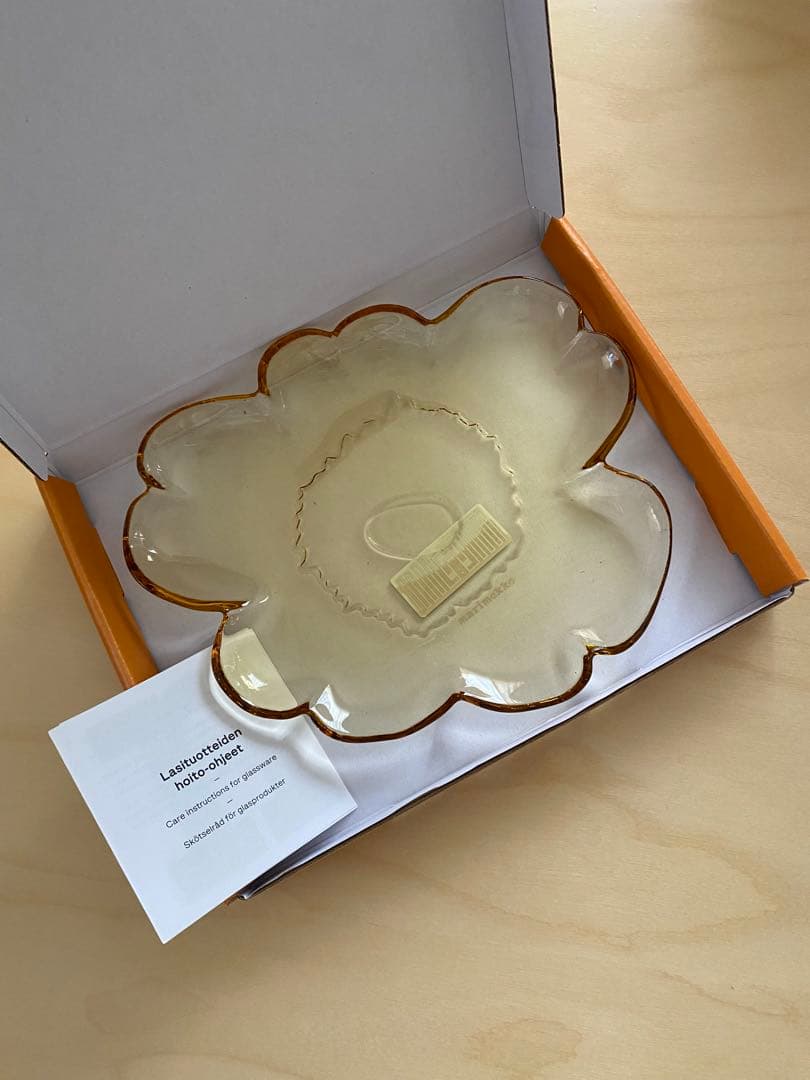 マリメッコ　2025年　新品　Unikko ガラスプレート 20cm