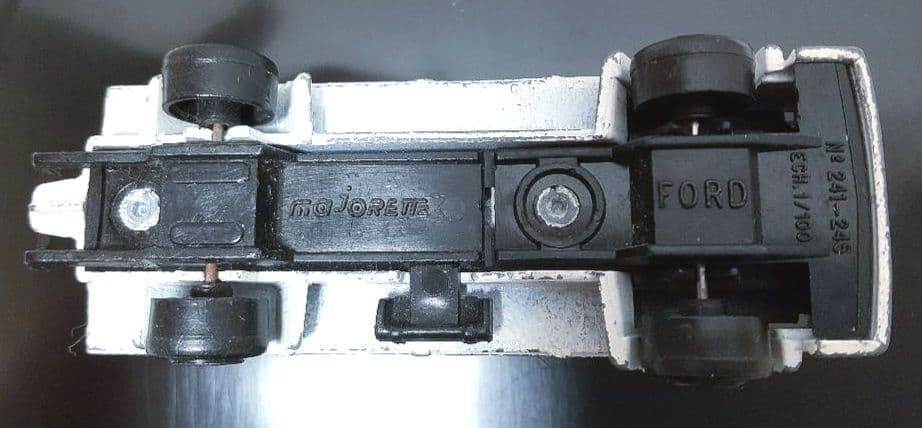 フォードカーゴトラック ミニカー 1/100 N0.241-245 マジョレット