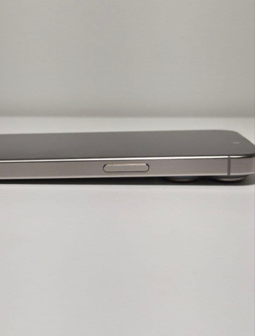 極美品 室内利用のみ iPhone15Pro 128GB ナチュラルチタニウム