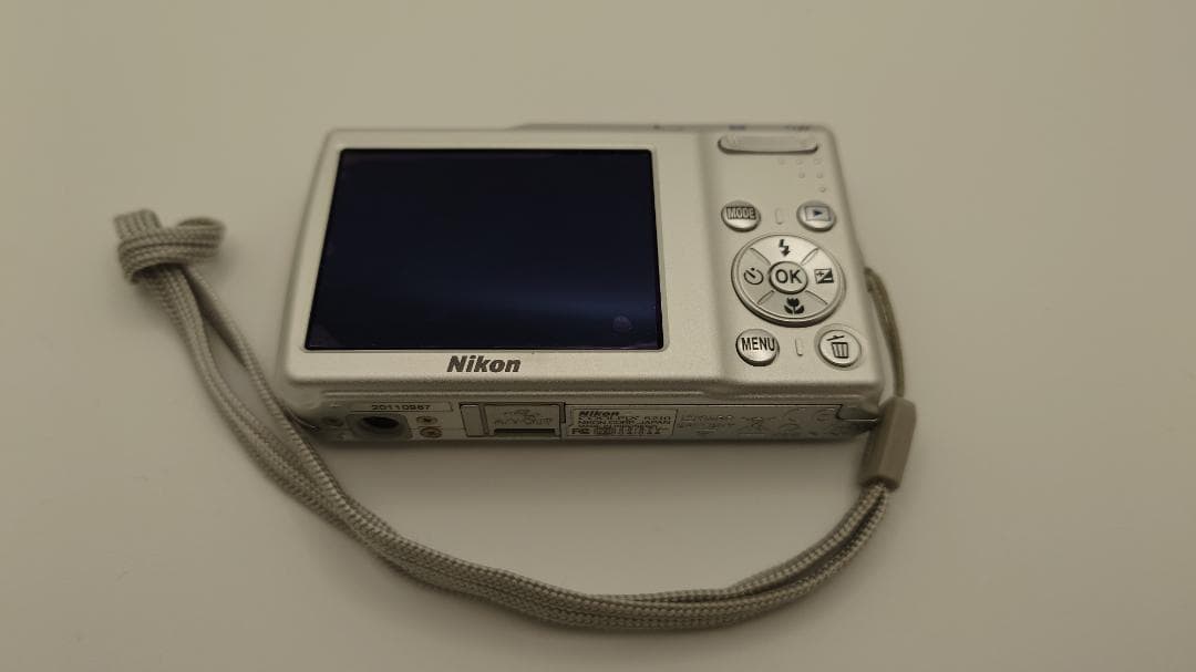 Nikon COOLPIX S210 シルバー コンパクトデジタルカメラ 中古品