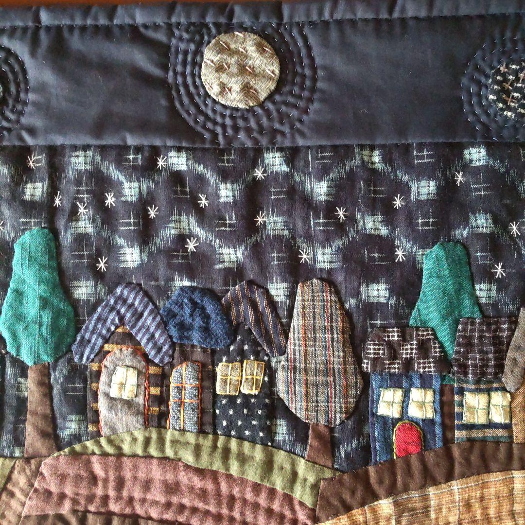 和の古布 夜の星空とハウスの町並みのタペストリー73×51㎝