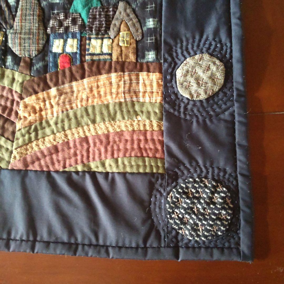 和の古布 夜の星空とハウスの町並みのタペストリー73×51㎝