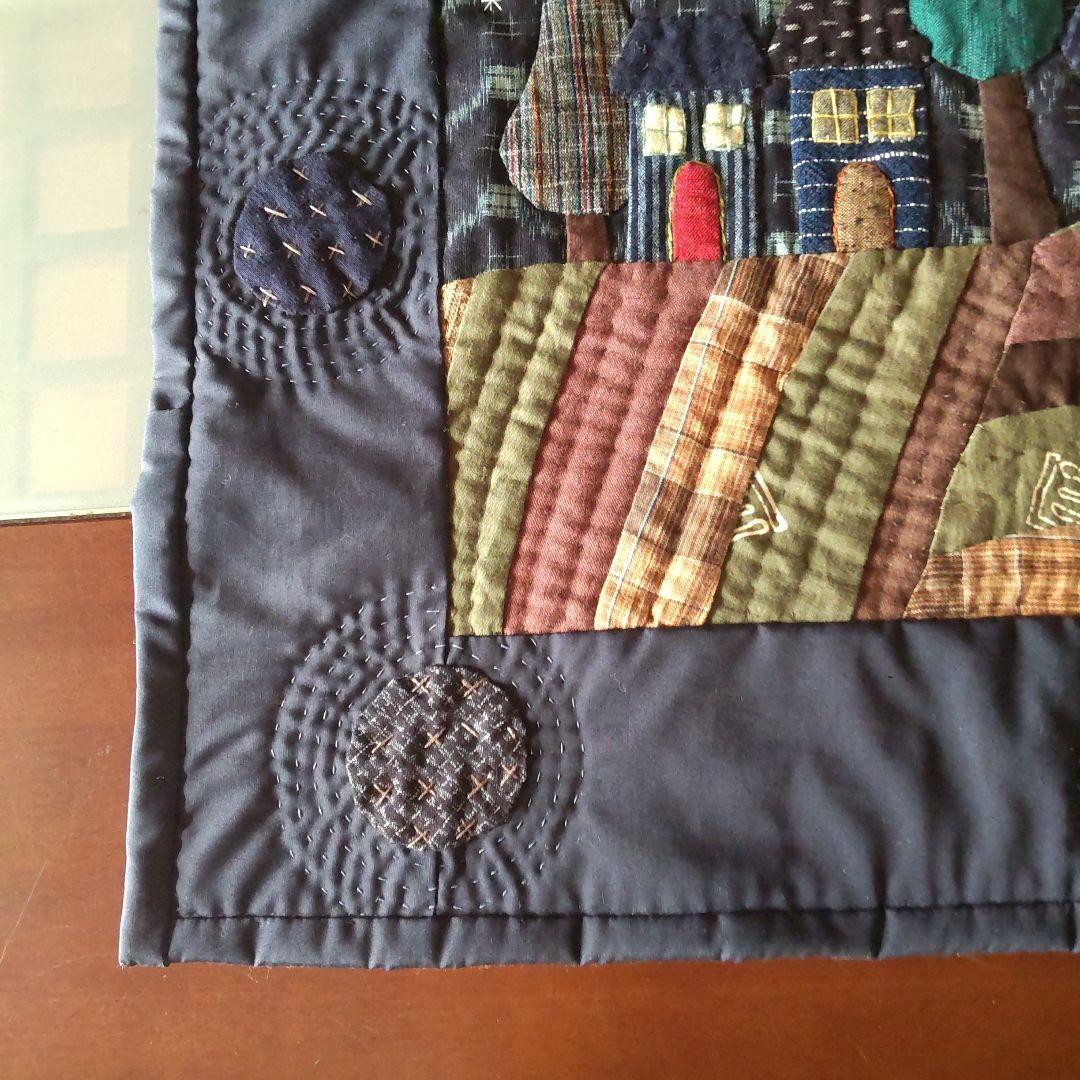 和の古布 夜の星空とハウスの町並みのタペストリー73×51㎝